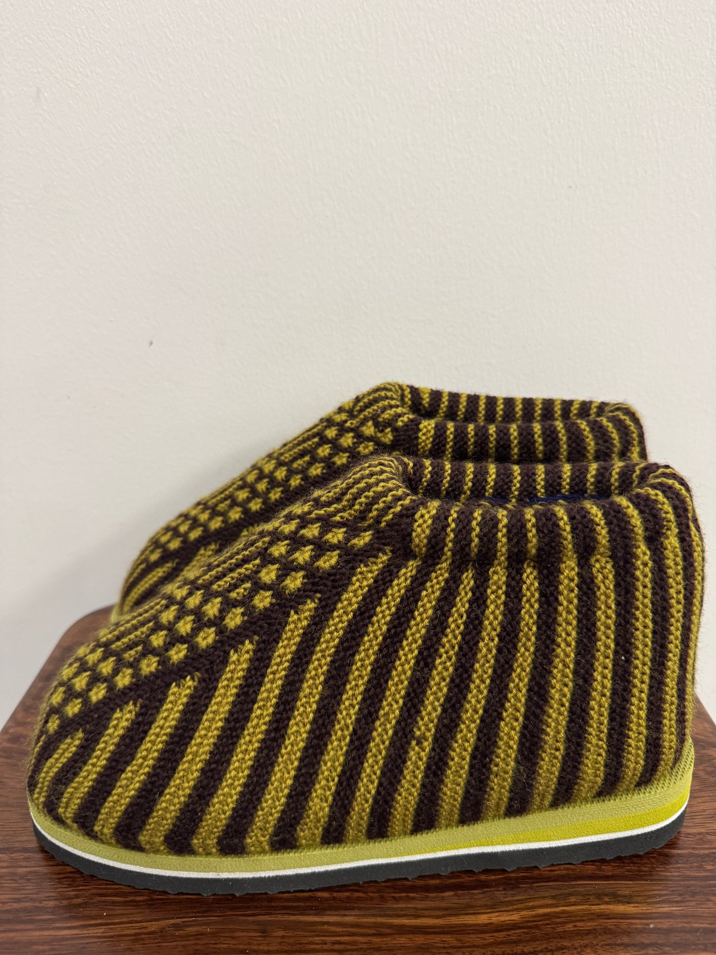 Handmade Cotton Slippers – Traditional Rural Craft from China