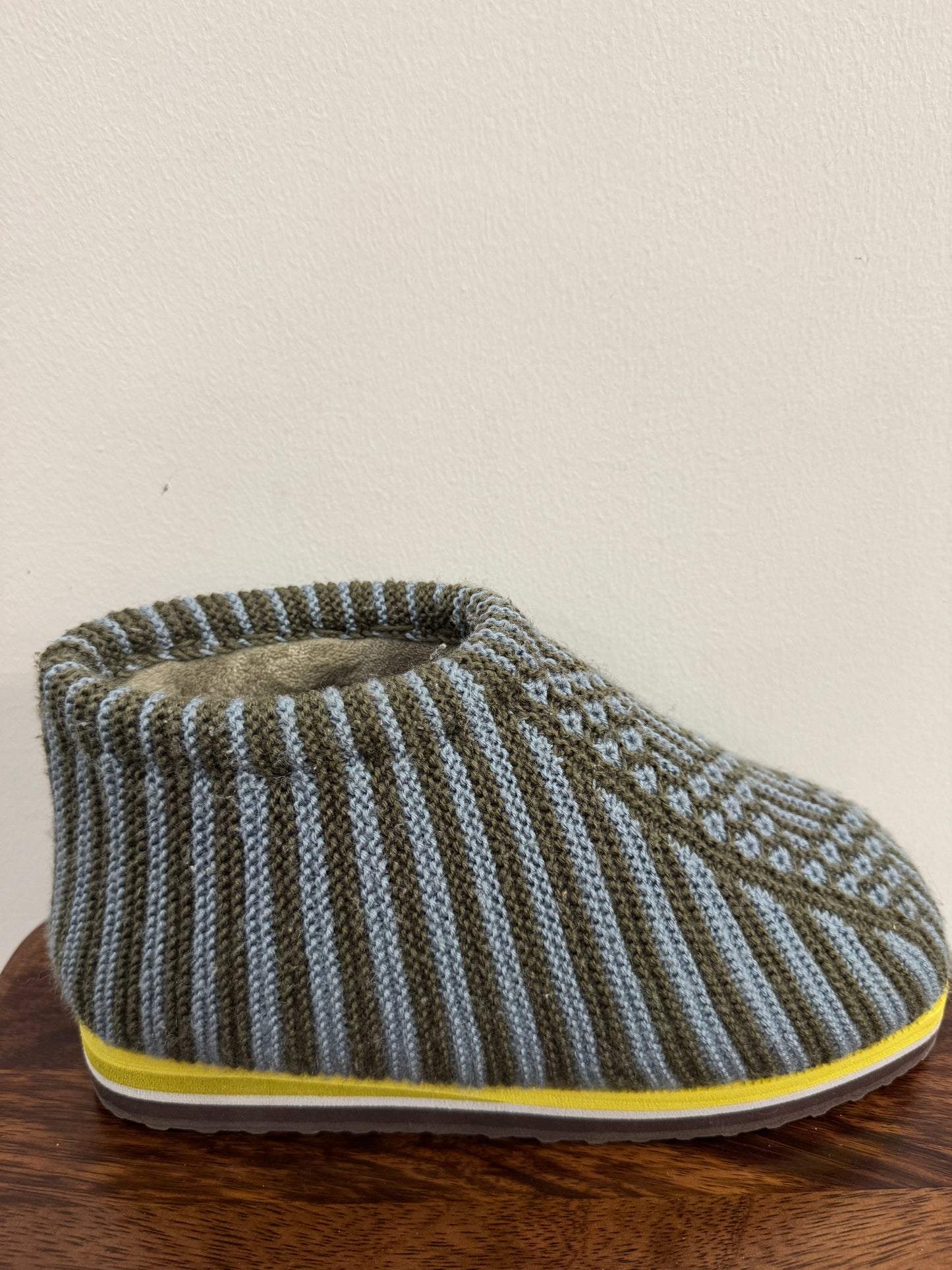 Handmade Cotton Slippers – Traditional Rural Craft from China