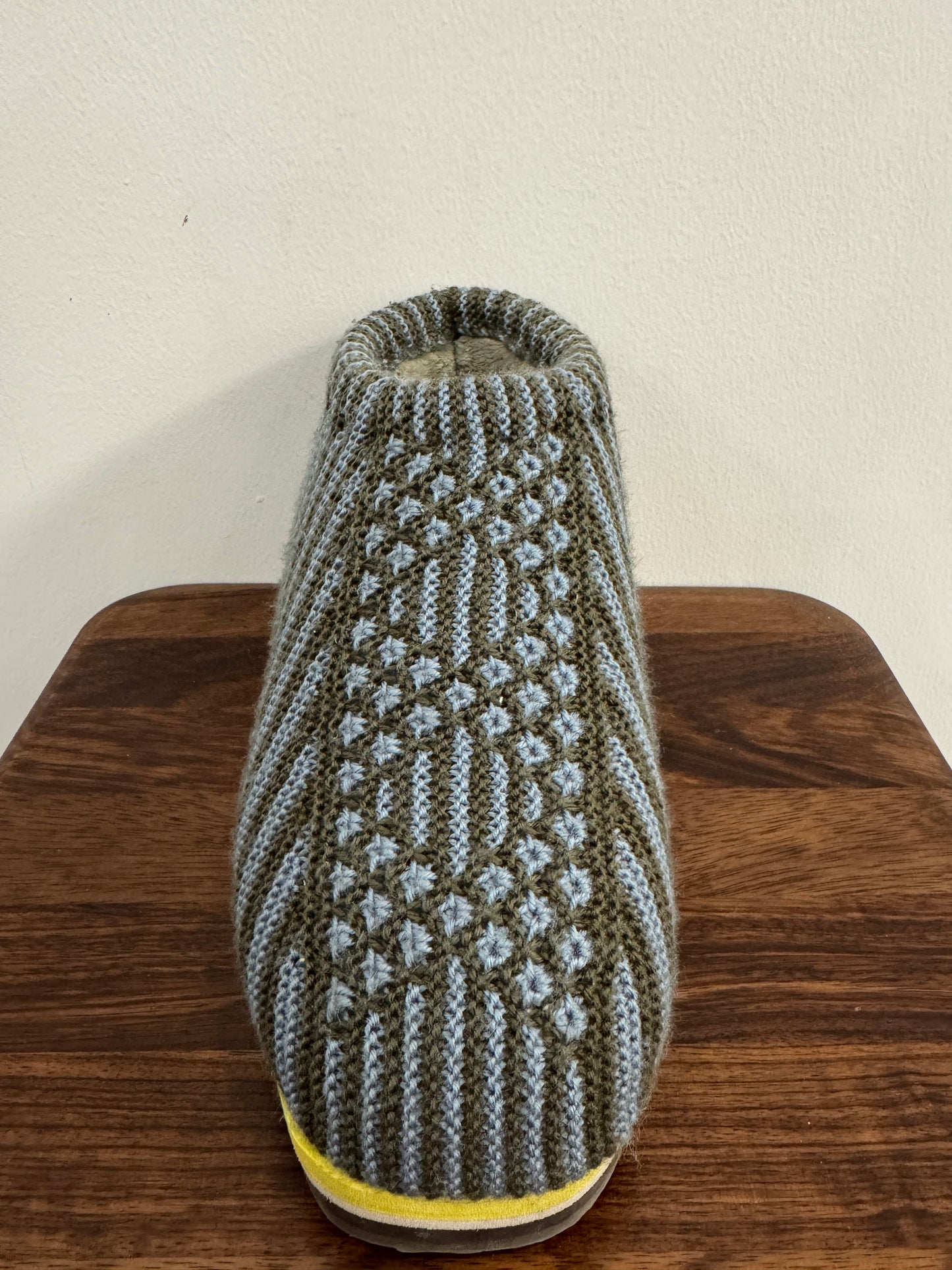 Handmade Cotton Slippers – Traditional Rural Craft from China