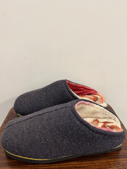 Handmade Cotton Slippers – Traditional Rural Craft from China